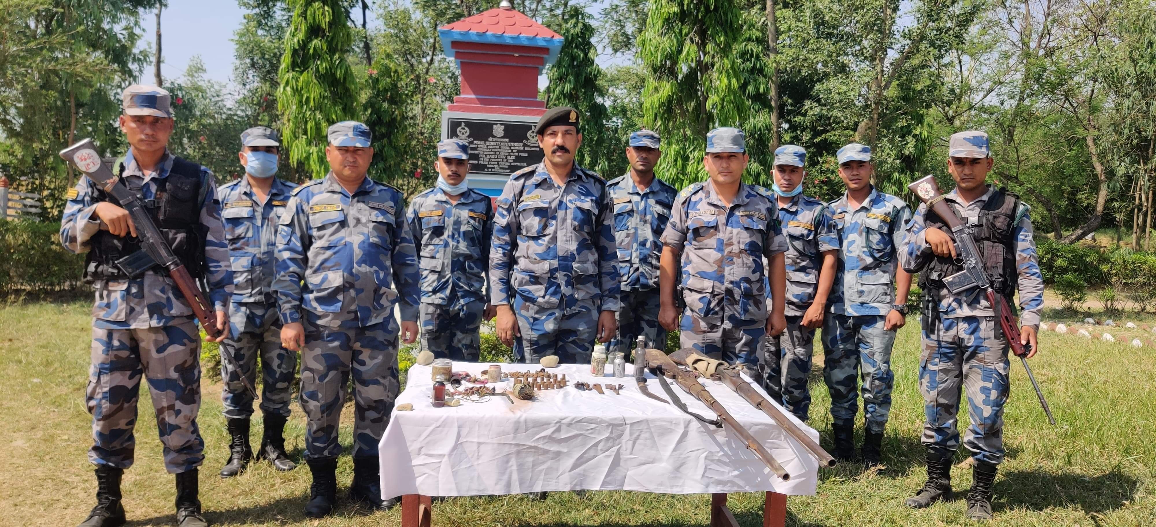 कोहलपुरमा सशस्त्र प्रहरीले बरामद गर्यो बेवारिसे लोडेड बन्दुकसहित विभिन्न हतियार