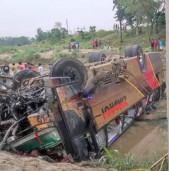 रोहिणी खोला पुलबाट बस खस्यो, ९ जनाको मृत्यु