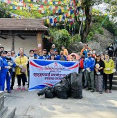 राष्ट्रिय लोक तथा दोहरी गीत प्रतिष्ठान नेपालले गर्यो स्वयम्भुमा सरसफाइ कार्यक्रम