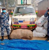 बाँकेको जानकीबाट ८ लाख रुपैयाँका 'ब्रा' सहित भ्यान बरामद