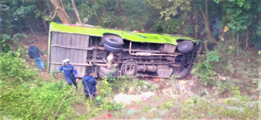 जन्ती बस दुर्घटना, एकको मृत्यु, ४० जना घाइते