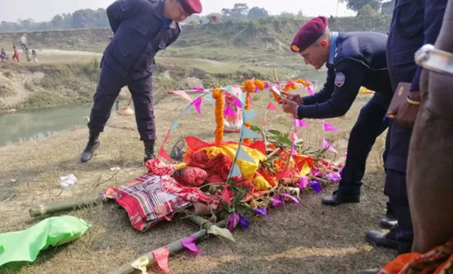 प्रहरीमा दाजुको उजुरी- घाटबाटै प्रहरीले उठायो बहिनीको शब