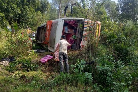 सल्यानमा बस दुर्घटना हुँदा दुई जनाको मृत्यु