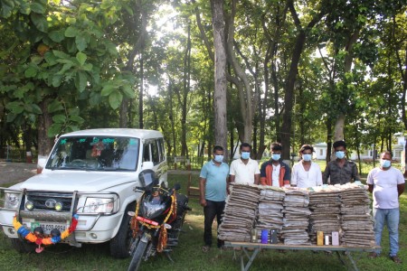 १ क्विन्टल बढी गाँजा बोकेको जीप र मोटरसाइकलसहित ६ जना पक्राउ