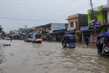 धनगढी बजार डुवानमा, अस्पतालका वार्ड समेत जलमग्न