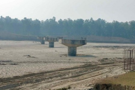 ८ वर्षमा ठडियो ३ वटा पिलर, मापदण्ड विपरीत भएपछि डिजाइन परिवर्तन