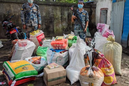 सशस्त्र प्रहरीद्वारा सिमा नाकाबाट लाखौंको अवैध सामाग्री बरामद