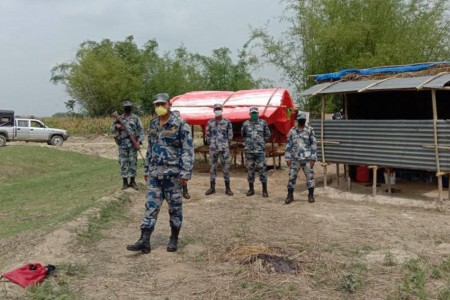 बीओपीमा सशस्त्र प्रहरीको टेन्ट र छाप्राकै बास