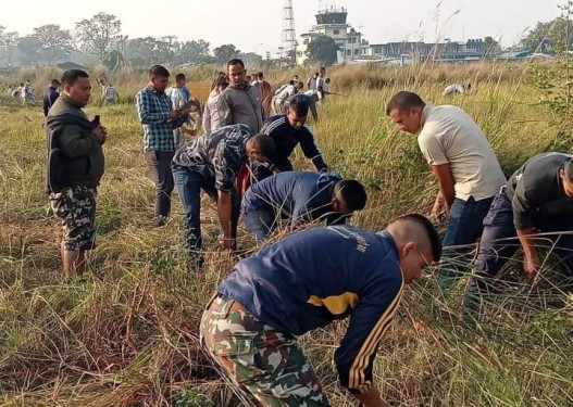 बँदेल आउन नदिन नेपालगञ्ज विमानस्थलको झाडी सफा गरियो