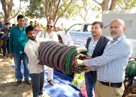 मिलापद्वारा आगलागीपीडित परिवारलाई विछ्याउना र कपडा वितरण