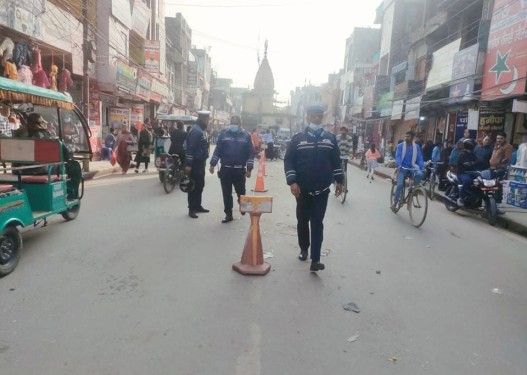 नेपालगन्जको छताछुल्ल पार्किङलाई ब्यबस्थित गर्दै बाँके ट्राफिक