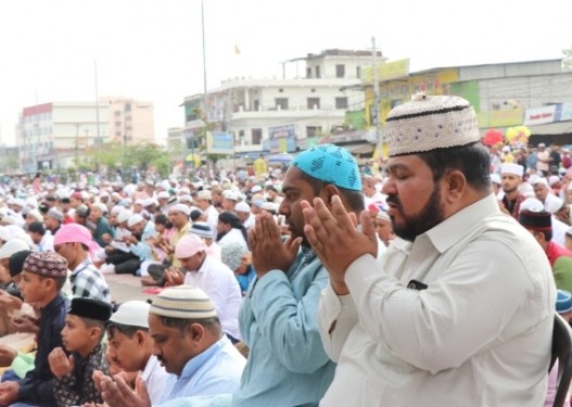 ईदमा नेपालगन्जको विपी चोकको ईदगाह मस्जिदमा सामुहिक नमाज