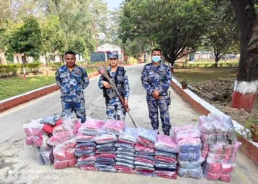 नेपालगन्ज नाकाबाट सशस्त्र प्रहरीद्वारा लाखौंको अवैध सामाग्री बरामद