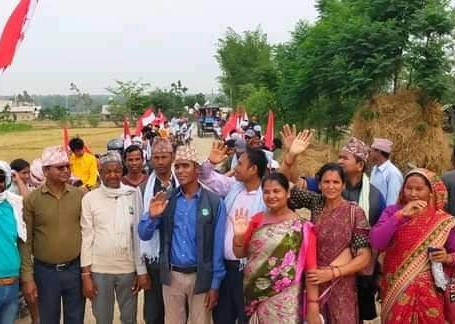 राप्तीसोनारीमा कांग्रेस जिताउने अभियानमा नेता-कार्यकर्ता गाउँगाउँमा